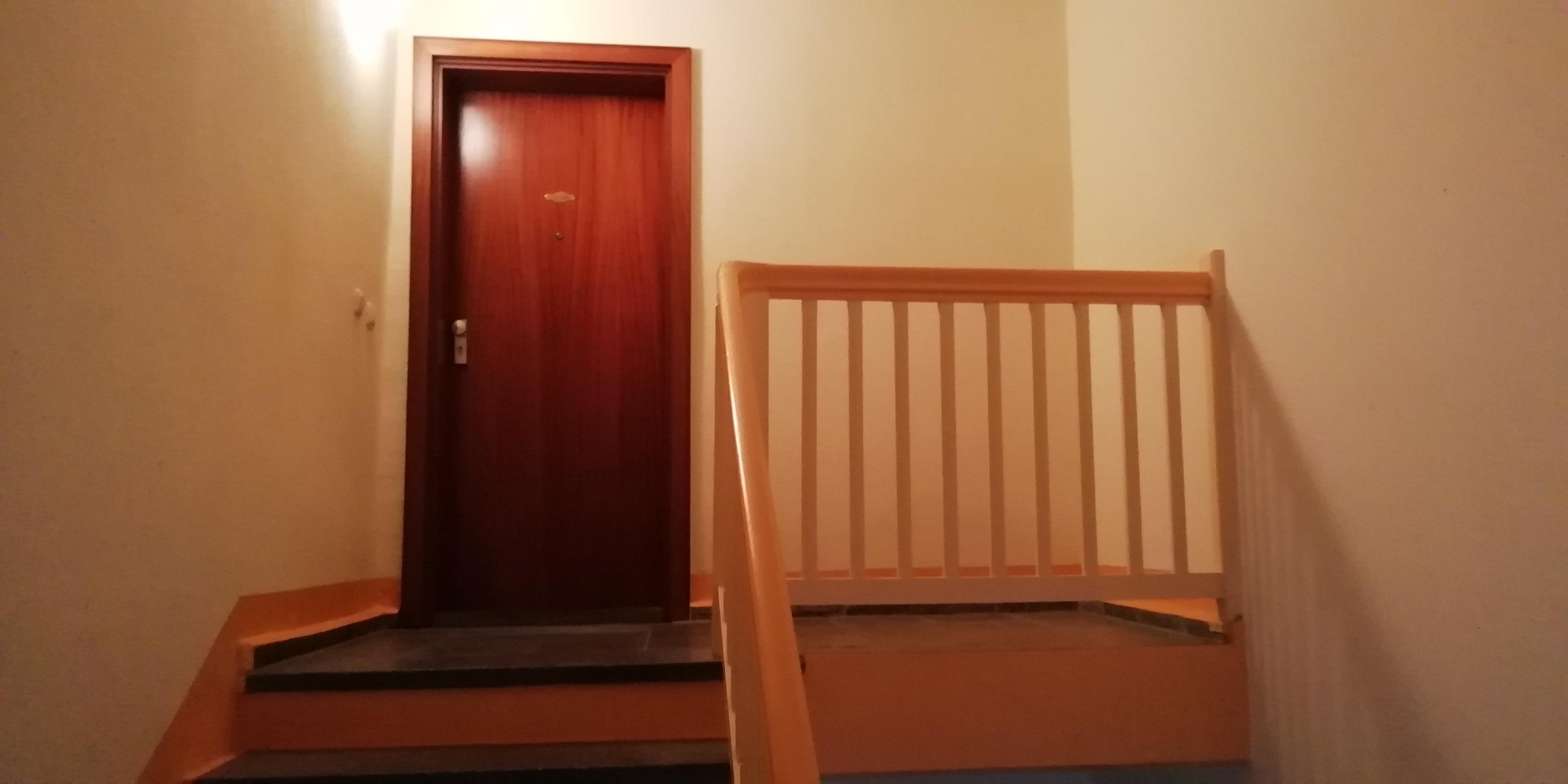  Schlafzimmer mit Fenster und Platz für ein Doppelbett