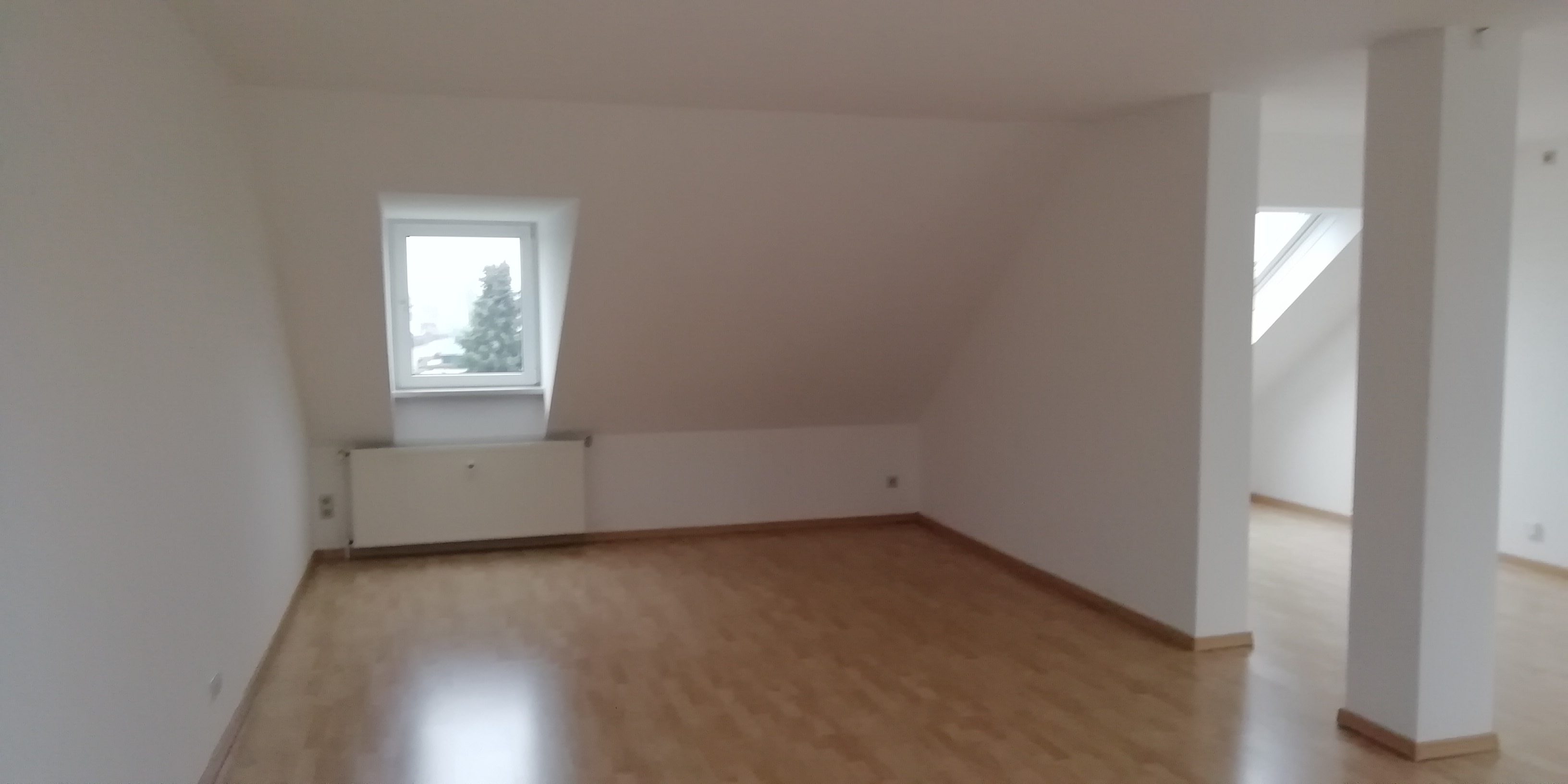  Flur der Wohnung mit Türen zu den einzelnen Räumen